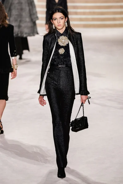 Look 17